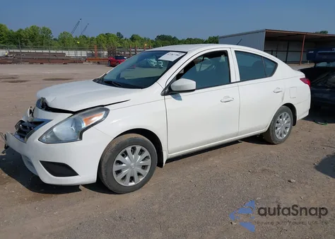 2017 Nissan Versa 1.6 S z USA, uszkodzony, nr VIN 3N1CN7AP0HL822124